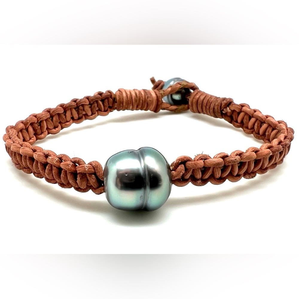 NWT Leather and Tahitian Pearl Bracelet